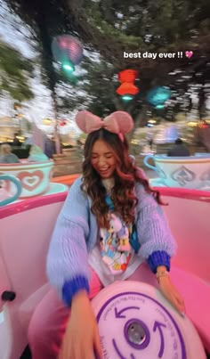 Pic Pose Ideas, Disneyland Aesthetic Outfit, Pink Blue Aesthetic, Emily Nelson, Disney Picture Ideas, Cute Disney Outfits