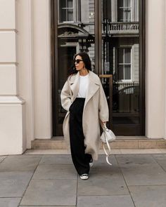 Jessica Skye wearing cream coat Cream Wool Coat Outfit, Wool Coat Outfit, Cream Wool Coat, Oversized Wool Coat, Cream Coat, Zara Coat, Coat Trends, Print Coat