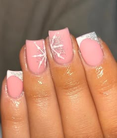 Short Xmas Acrylic Nails, Cute Christmas Nails Short Square, Xmas Biab Nails, Biab Christmas Nail Design, Winter Biab Nails, Christmas’s Nails, Short Acrylic Nails Designs Christmas, Christmas Biab Nails Short, Christmas Nail Art Designs French Tips