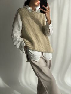 Sweater Vest Outfit Women, Vest Outfit Women, Knit Vest Outfit, Adrette Outfits, Sweater Vest Outfit, Preppy Sweater, Vest Outfits, 가을 패션, Girly Outfits