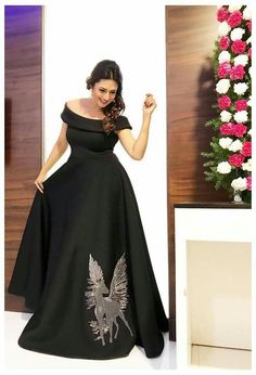 Black Gown Indian Party Wear, Black Gown Design, Black Gown Indian, Black Indian Gown, Long Gown Dress Party Wear Western, Simple Black Gown, Party Wear Gowns Western, Indowestern Gowns, Black Gown Dress