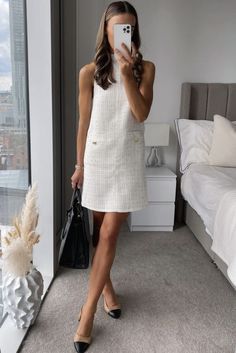 Old Money White Dress Outfit, Summer Dress Old Money, Old Money Graduation Outfit, Old Money White Dress, Old Money Summer Dress, Old Money Dress Outfit, Old Money Outfits Dress, Old Money Style Dress, Old Money Dresses