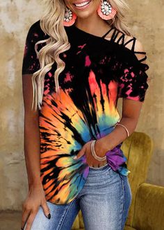 Tye Dye Shirts Outfits, Tie Dye Techniques Shirts, Tye Dye Clothes, Tie Dye Shirts Patterns, Diy Tie Dye Techniques, Diy Tie Dye Designs, Tie Dye Patterns Diy, Diy Tie Dye Shirts, Tie Dye Crafts