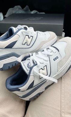 New Balance 550 Aesthetic, Aesthetic Running Shoes, Vintage Nike Shoes, Navy Blue Shoes, Casual Preppy Outfits, Outfit Inspo Casual, Cute Nike Shoes