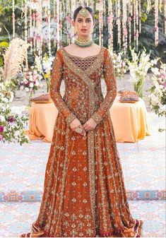 Orange Pakistani Bridal Dress, Pishwas Pakistani Wedding, Pishwas Pakistani, Bridal Pishwas, Dupatta Bridal, Golden Lehenga, Casual Bridal Dress, Wedding Guest Outfit Ideas, Wedding Fits