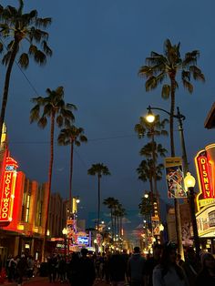 #disneyland #disney #california #californiaadveture Disneyland Los Angeles, Disney Poses, Disney Photo Ideas, Cali Trip, I Love Disney