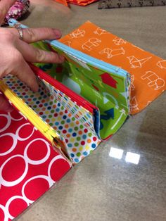 Sew Together Bag, Sew Ins, Costura Diy, Bag Sewing, Sewing Purses, Patchwork Bags, Zippered Pouch, Bags Tutorial, Barn Quilts