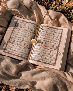 #islam #wallpaper #aesthetic #quran Foto Al Quran, Wallpaper Al-qur'an, Mekka Islam, Fesyen Islam, Al Qur'an Photography, Al Qur'an Aesthetic, Quran Wallpaper, Islamic Wallpaper Iphone