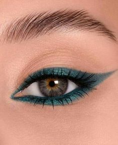 Belly Dance Makeup, Teal Makeup, Color Eyeliner, Trending Makeup, Makeup Gifts, Maquillage On Fleek, Green Eyeliner, Makeup News, Blue Eyeliner