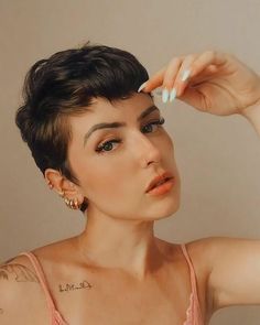 #pixiecuts #cottonpixiecuts #haircutsforgirls Best Trendy Cotton Pixie Haircut For Girls On this, you will find100+ Amazing collections of Cotton pixie haircuts ideas and how Bob Haircuts guide Hottest Chin-length Graduated Bob Haircuts https://youtu.be/2g4diEbyrnY Hairstyles Long Hair || long hairstyle girl for wedding https://youtu.be/vMFw_bJHPgY Pixie Cut Shaved Sides, Masculine Women, Brunette Pixie Cut, 20s Hair, Very Short Pixie Cuts, Women Pixie Cut