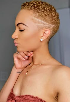 Blonde Natural Short Hair, Low Haircuts, Short Trendy Haircuts For Women, Fade Hair, Shaved Hair Cuts