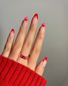 If you love, love, then we have just the thing to get that heart-fluttering, red Valentines Day naisl. They are the perfect way to show your love for the holiday. Click the article link for more photos and inspiration like this // Photo Credit: Instagram @bycheznails // #blackandredvalentinesdaynails #pinkandredvalentinesdaynails #redcoffinredvalentinesdaynails #rednails #redvalentinesdaynails #simpleredvalentinesdaynails #valentinesdaynails #valentinesdaynailsred Vday Nails, February Nails, Nail Designs Valentines, Heart Nails, Funky Nails, Chic Nails, Valentine's Day Nails, Cute Acrylic Nails