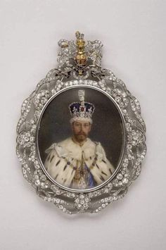 Order of King George V in 925 sterling silver cubic zircon and red enamel pendant brooch ,  British royal order badge badge Metal: Sterling Silver Metal Purity: 925 Metal Wt:15.51 Grams stone: Cubic zirconia  stone weight: 4.80 ctw Item Length : 2.50 inch Additional art: Red enamale  Product Color: white Gold and yellow  Gold Rhodium Plated on Sterling Silver Luxury Silver Brooch With Jewels, Luxury Silver Brooches With Jewels, Luxury White Gold Collectible Brooch, Luxury White Gold Brooches Collectible, Luxury White Gold Collectible Brooches, Luxury Engraved Brooches As Gift, 17 Jewel Pendant Brooches For Gifts, Luxury Silver Oval Brooches, Formal Sterling Silver Pendant Brooch