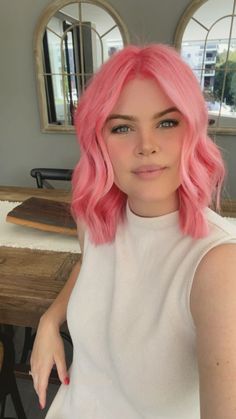 Neon Pastel Hair, Coral Hair Color Pastel, Pink Hair Pale Skin, Pink And Peach Hair, Pink Hair Bob, Coral Pink Hair, Peach Pink Hair, Bob 2024, Pink Peach Hair