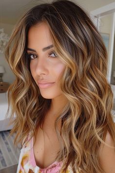 Caramel Blonde And Brown Hair, Brown And Gold Balayage, Caramel With Highlights Hair, Medium Brown To Light Brown Balayage, Chocolate Brown With Blonde Balayage, Cool Toned Blonde Hair For Fall, Long Hair Caramel Balayage, Jlo Caramel Hair, Auburn Caramel Hair Color