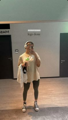 Gym Outfits For Women Oversized Shirt, Oversized T Shirt Gym Outfit, T Shirt Workout Outfit, Gym Outfit Ideas Modest, Workout Aesthetic Outfits Modest, Outfit Gym Oversize, Oversized Gym Outfits For Women, Gym Oversize Outfit, Modest Gym Outfits For Women