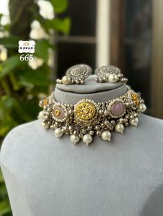 Roka Decor, Navratri Vibes, Royal Necklaces, Statement Jewelry Outfit, Trendy Silver Jewelry, Diy Belt, Bridal Jewelry Sets Brides, Indian Wedding Jewelry Sets, Pretty Accessories