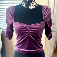 Bnwt Purple Velvet Top, Nice Quality. Adorable Puff Sleeves. Flat Across 15’ Vampire Sorceress, Lavender Clothes, Medieval Vampire, Purple Velvet Top, Purple Clothes, Black Velvet Bodysuit, Business Casual Blouse, High School Fashion, Lavender Aesthetic