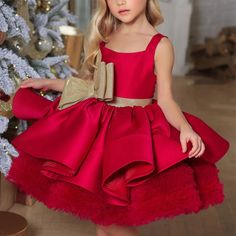 Introducing DreamyVow's elegant Red Christmas Satin Girl Dress! Made with high-quality fabric, this knee-length dress features a delicate bow and square collar for a charming look. Perfect for holiday festivities, this dress is sure to make your little girl feel like a princess. Crinoline Skirt, Red Sleeveless Dress, Gown Pattern, Dresses Kids Girl, Girls Bows, Knee Length Dresses, Birthday Dresses, Ball Dresses