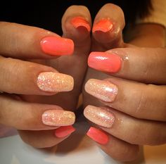 Coral pink nails with peach glitter. Just so lovely. Bright summer nails Bright Peach Nails, Coral Nails Glitter, Acrylic Summer Nails Almond, Bright Coral Nails, Design Summer Nails, Nails Design Summer, Coral Pink Nails, Peach Colored Nails, Nails Coral