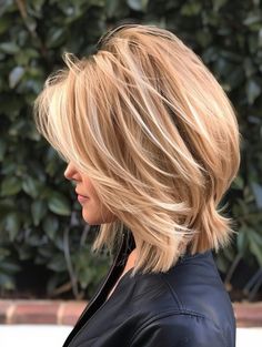 Stylish Layered Bob Haircuts: Trends, Tips and Styles for Modern Looks Flipped Up Hairstyles, Medium Inverted Bob Haircuts, Thick Layered Hair Medium, Blonde Layered Bob, Sassy Hair Older Women, Bob Blond, Best Products For Curly Hair, Current Hairstyles, Hair Older Women