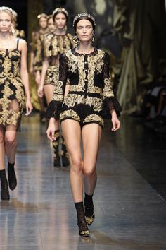 Milan Fashion Week Runway, Michael Cinco, Ellie Saab, Modesty Fashion, Iconic Dresses, Watches For Women, Weird Fashion, Zuhair Murad, Fashion Week Runway