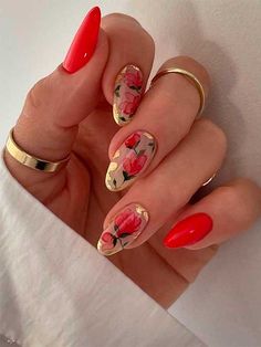 Red Floral Nails with Gold Foil Brush Code, Floral Nail Designs, Smink Inspiration, Flower Nail Designs, Classy Acrylic Nails, Floral Nail Art, Almond Nails Designs, Red Nail Designs, Makijaż Smokey Eye