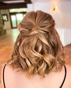 A #halfuphalfdownhairstyle on a short thick hair, carefree, textured but not to messy. 🍂🍁🍂 #hairbyjyz #Bridetribe #weddings #bridalhair… Short Thick Hair, Short Hairstyles For Thick Hair, Half Up Half Down Hair, Bride Tribe, Half Up Half Down, Down Hairstyles, Thick Hair, Half Up, Hairstyle Ideas