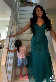 Jade Green Dress Prom, Teal And Gold Prom Dress, Emerald Green Dress Prom Long, Prom Dresses Black Women Green, 8th Grade Prom Dresses Long, Prom Looks Black Women, Prom Emerald Green, Green Prom Dresses Black Women