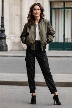 Stylish Ways to Wear Cargo Pants in 2024 You Should Try Chic Weekend Outfits, Best Cargo Pants, Style Essentials, Weekend Outfits, Cargo Pants Outfit, Street Style Trends, Weekend Outfit, The Vibe, Bomber Jackets