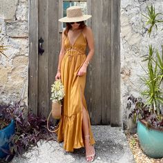 Bnwt! Adjustable Straps Chic Gold Maxi Dress For Summer, Chic Gold Maxi Dress For Brunch, Chic Gold Maxi Dress For Spring, Chic Gold Maxi Dress For Beach, Chic Gold Vacation Dress, Chic Gold Dress For Vacation, Yellow Maxi Dress For Brunch During Beach Season, Gold Maxi Dress For Summer Beach, Casual Gold Maxi Dress For Spring