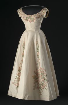 Ann Lowe, American Dress, Museum Fashion, Fashion 1950s, Fashion Forever, Cream Silk, African American History, Party Gowns, National Museum