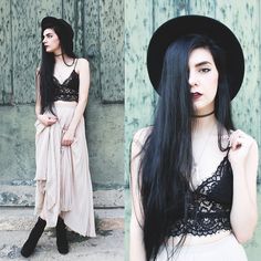 Pinterest: @MagicAndCats ☾ Bohemian goth Style Moi Lace Top gothic grunge nude maxi skirt long black hair Goth Hippie, Bohemian Goth, Hippie Goth, Style Indie, Witch Fashion, Gothic Grunge, Goth Style, Bohemian Hairstyles