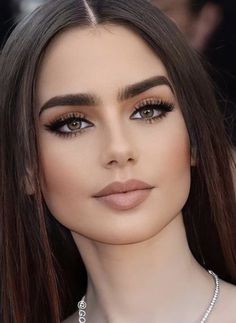 ليلي كولينز, Classy Makeup, Prom Eye Makeup, Brunette Makeup, Formal Makeup, Eye Makeup Pictures, Makijaż Smokey Eye, Eye Makeup Designs, Makeup Eye Looks