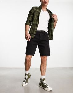 Shorts by New Look Take the short cut Regular rise Belt loops Functional pockets Straight fit Short Mens Fashion, Black Denim Shorts Outfit, Leather Look Shorts, Shorts And Converse, Germany Fashion, Oversized Sweatpants, Vans Shorts, Jean Short Outfits, Jeans Outfit Men