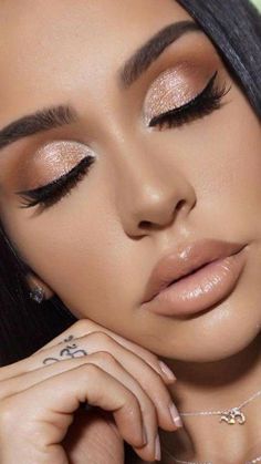 Golden Makeup, Mekap Mata, Party Makeup Looks, New Year's Makeup, New Years Eve Makeup, Holiday Makeup Looks