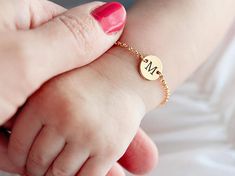 Our Personalized Baby Bracelets are a perfect gift for new mamas, baby showers, and welcome home baby gifts! Handmade with sterling silver, gold filled, and rose gold filled keepsake metals. Can be personalized with an initial or symbol. How To Order 1) Select your quantity 2) Select your Initial Bracelet Gold, Disc Bracelet, Bracelet Initial, Children Room, Baby Bracelet, Gold Armband, Baby Jewelry, Initial Bracelet, Name Bracelet