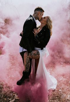 Rock Bride Dress, Biker Wedding Ideas Dresses, Soft Grunge Wedding, Punk Wedding Photos, Biker Wedding Photos, Rocker Engagement Photos, Punk Engagement Photos, Biker Wedding Ideas, Edgy Couple Photoshoot