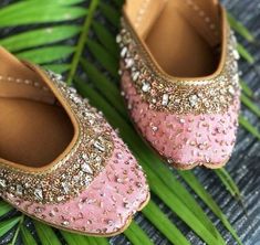 Khussa Pakistani, Punjabi Juti, Jutti Punjabi, Pakistani Khussa, Bridal Sandals Heels, Footwear Photography, Indian Wedding Shoes