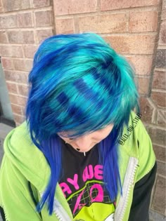 Blue and teal emo/scene hair Hair Dye Multicolor, Scene Hair Back View, Scenecore Hairstyle, Scene Hair Dye Ideas, Scenecore Hair, Emo Blue Hair, Scene Hair Dye, Blue And Teal Hair