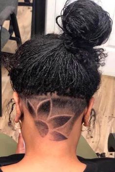 Feminine Undercut Designs, Hair Tattoos Women, Hairline Tattoo For Women, Feminine Undercut Long Hair, Women Tapered Haircut, Nape Undercut Designs, Undercut Pattern, Hair Design Ideas, Undercut Natural Hair