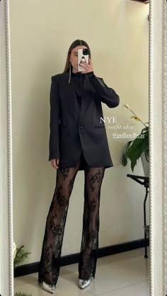 Black Lace Pants, Nye Outfits, Lace Pants, Eve Outfit, Neue Outfits, New Years Eve Outfits, Looks Street Style