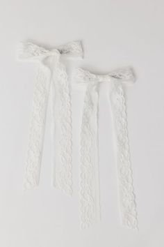 Mid-sized hair barrettes topped with oversized bows crafted from sheer lace. Sold in a set of two so you can wear them together for a statement look. Features Lace bow barrette set Set of two lace hair bows Long, sheer lace bows Secure hair clip backing Content + Care Set of 2 Nylon, mixed metal Spot clean Imported | Lace Bow Barrette Set in Ivory, Women's at Urban Outfitters Cute Hair Pieces, Cute Hair Ribbons, Bows For Hair, White Hair Accessories, Cute Hair Bows, White Hair Accessory, Cute Hair Clip, Cute Hair Accessories, White Hair Bows