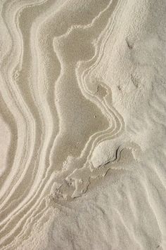 the sand is white and has wavy lines in it