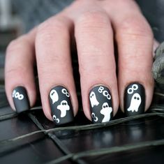 These little guys are almost too cute to be scary. Start with a black manicure. After it dries, paint on these white ghosts along with their favorite catchphrase. Finally, paint on a matte top coat to complete the look. Black Halloween Nails, Festive Nail Designs, Eye Nail Art, Chrome Nail Art, Acrylic Markers, Acrylic Paint Pens, Cat Eye Nails