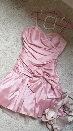 Casual Pink Mini Dress, 17th Birthday Dress Ideas, Pink Bday Dress, Short Birthday Dress, 18th Birthday Outfit, Pink Party Dresses, Satin Homecoming Dress, 파티 드레스, Pink Homecoming Dress