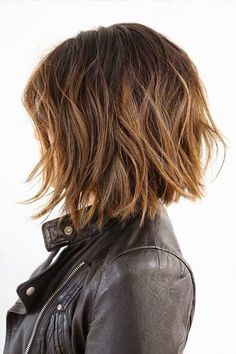 20 Very best Layered Bob Hairstyles | Short Hair Shaggy Bob Haircut, Brunette Bob, Wavy Bob Haircuts, Messy Bob Hairstyles, Thick Hair Cuts, 2015 Hairstyles, Choppy Hair, Penteado Cabelo Curto, Short Hairstyle