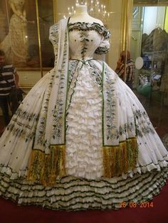 Schönbrunn palace Empress Sissi, Museum Fashion, Period Dress, Theme Dress, Royal Dresses, U Bahn, Silver Collection, Ballroom Dress, Life Moments