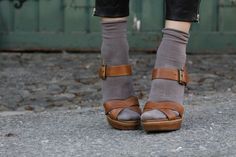 socks-sandals-color combo. Brown Clogs Outfit, Clear Clutter, Cognac Sandals, Vans Outfit, Clothes Black, Dresses Online Shopping, Socks And Heels, Socks And Sandals