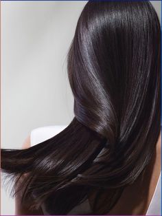 Introducing the Aveda Smooth Infusion Perfect Blow Dry 50ml. Our Lightweight, Heat-Activated Blow Dry Treatment Provides An Anti-Frizz Shield For 72 Hours. Each Strand Of Hair Is Wrapped In An Invisible Anti-Humidity Shield Locking Out Humidity And Keeping Frizz-Prone Styles 5X Smoother And Sleeker For Longer. 100% Vegan, Also Contains Uv Filters, Protecting Your Shiny Sleek Blowout From The Drying Effects Of The Sun And Heat Styling Up To 450°F. Anti-Frizz, Plant-Derived Technology: Plant Polymer Shield - An Invisible Polymer Instantly Cloaks Hair Strands And Repels Water, Giving Silicone-Free Protection. 99% Naturally Derived. * Botanical Smoothing Oil Blend - Features Kalahari Melon Seed Oil And Tamanu Oil. Smooths And Conditions Cuticles For Softness And Shine. Suitable For: All Hair T Smooth Hair Aesthetic, Frizzy Hair Aesthetic, Sleek Blowout, Strand Of Hair, Scrub Corpo, Hair Frizz, Heat Styling, Anti Frizz, Luxury Hair